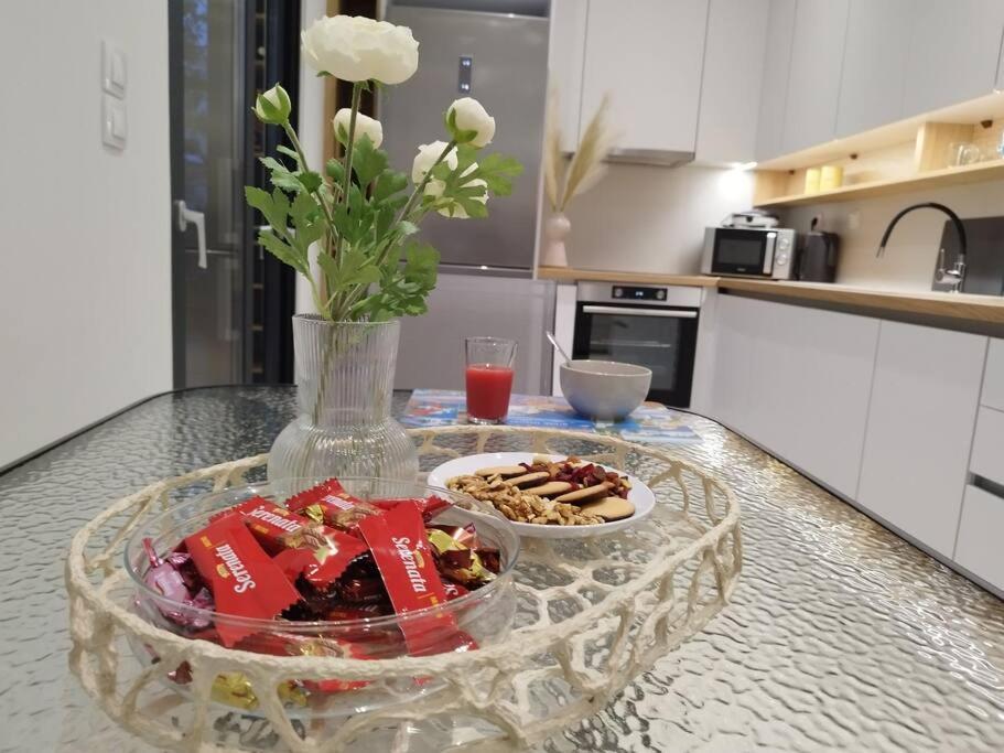 Floral Home 1 - Ground Floor Apt With Courtyard And Private Parking! أثينا المظهر الخارجي الصورة