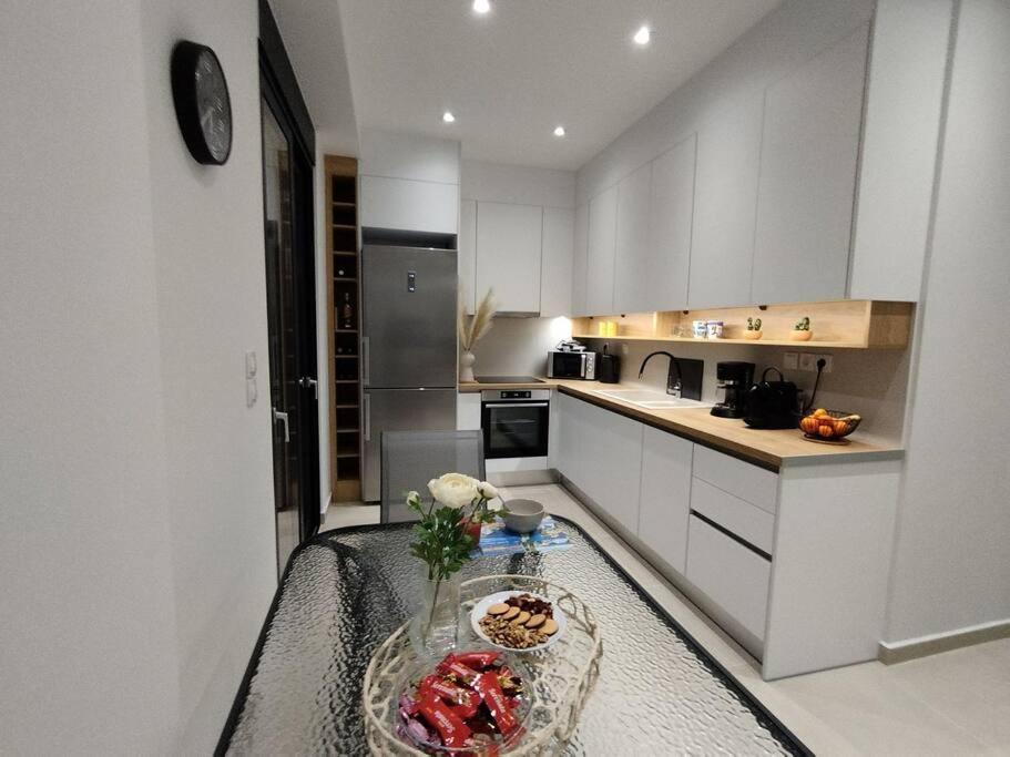 Floral Home 1 - Ground Floor Apt With Courtyard And Private Parking! أثينا المظهر الخارجي الصورة
