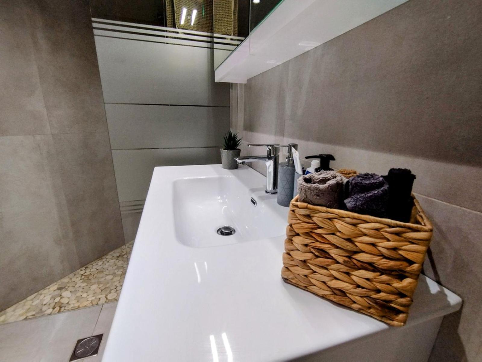 Floral Home 1 - Ground Floor Apt With Courtyard And Private Parking! أثينا المظهر الخارجي الصورة