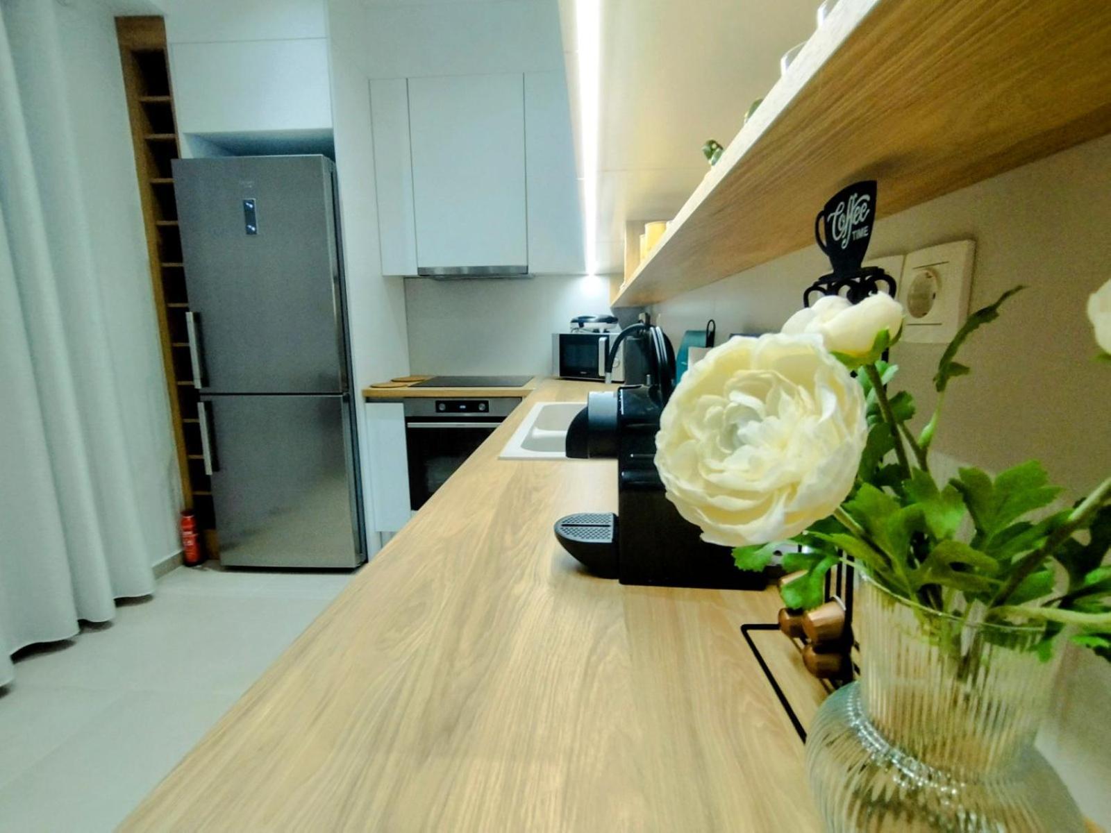 Floral Home 1 - Ground Floor Apt With Courtyard And Private Parking! أثينا المظهر الخارجي الصورة