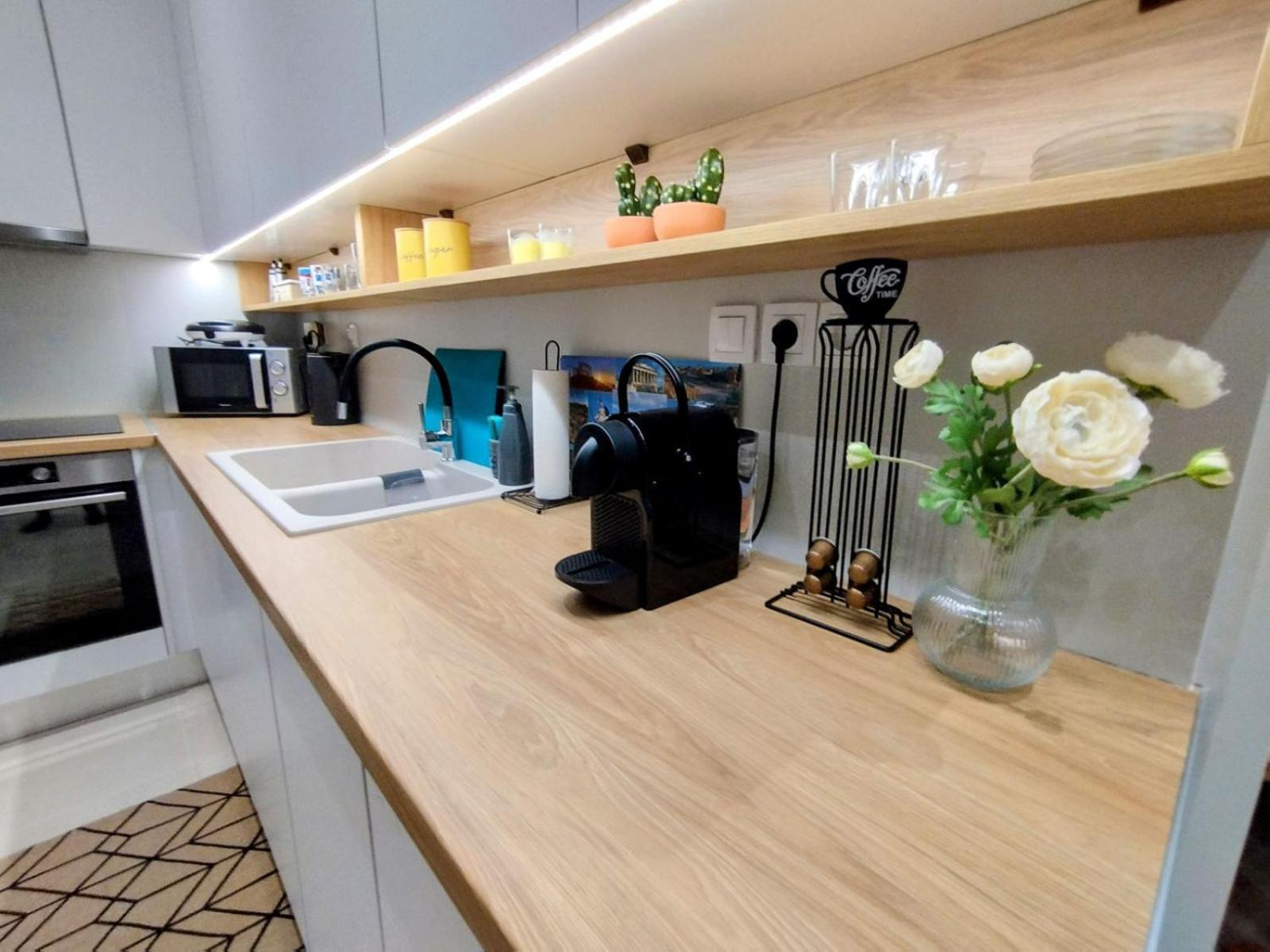 Floral Home 1 - Ground Floor Apt With Courtyard And Private Parking! أثينا المظهر الخارجي الصورة